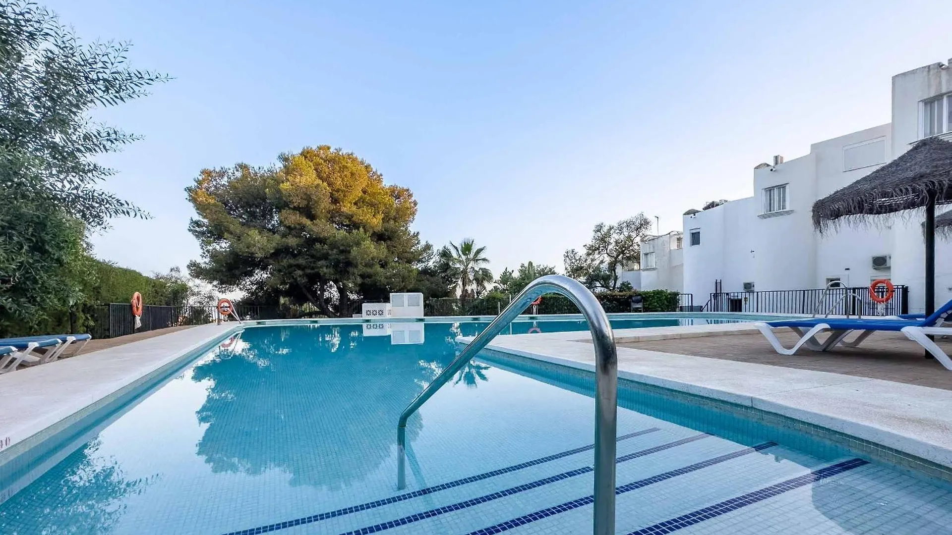 75-Apartment With Views In Elviria, Marbella