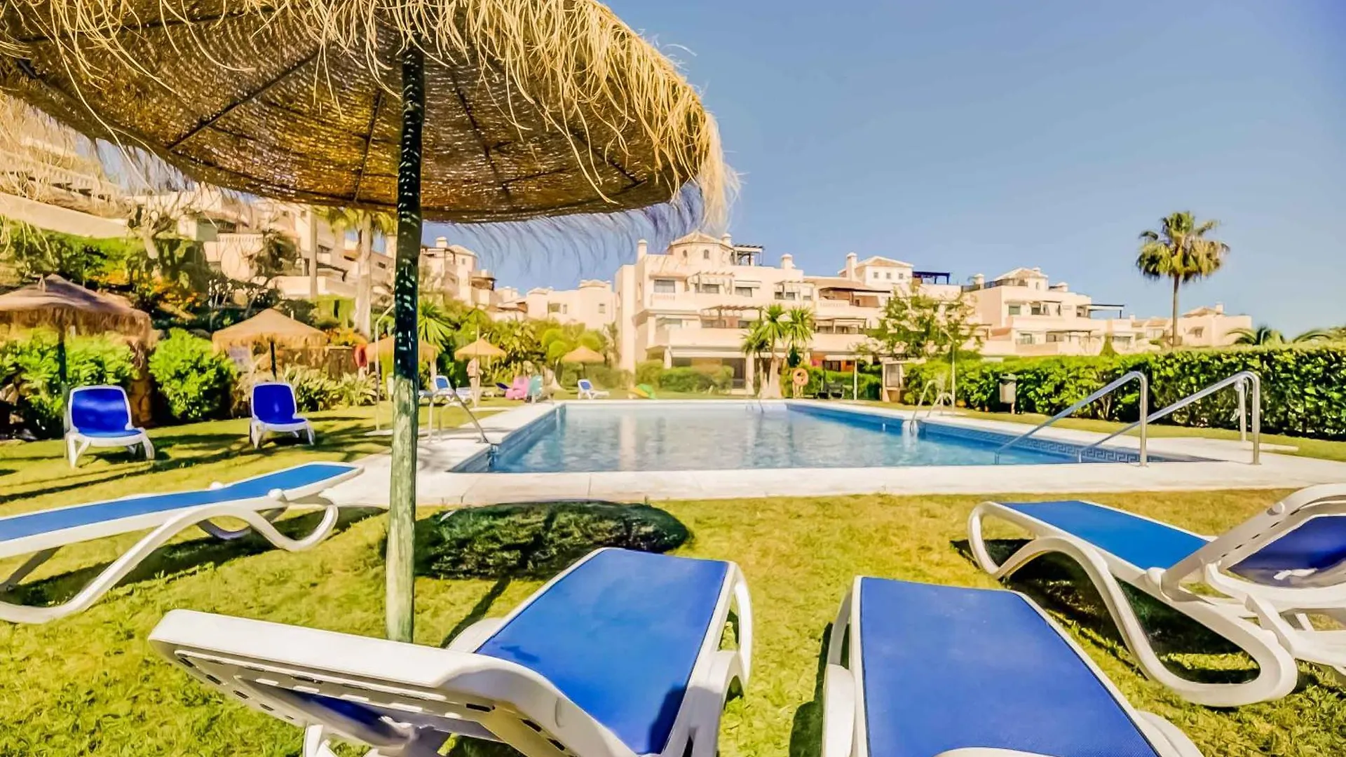 75-Apartment With Views In Elviria, Marbella